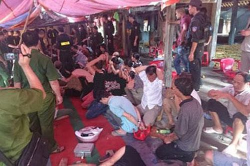 Bắc Kạn: Triệt phá sới bạc 'khủng' trong rừng sâu