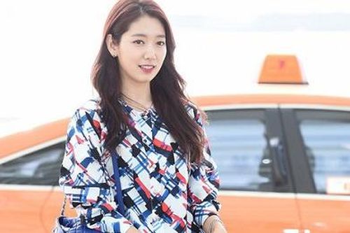 Thời trang sân bay năng động của Park Shin Hye