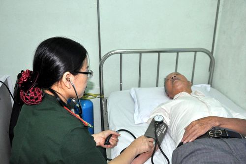 Đồn BPCKQT Móng Cái khám bệnh miễn phí cho các đối tượng chính sách
