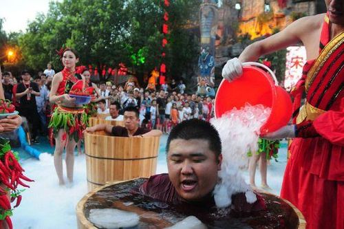 'Lạnh gáy' với cuộc thi ăn ớt quái đản nhất hành tinh