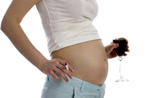 Khói thuốc lá ảnh hưởng đến phụ nữ mang thai như thế nào?
