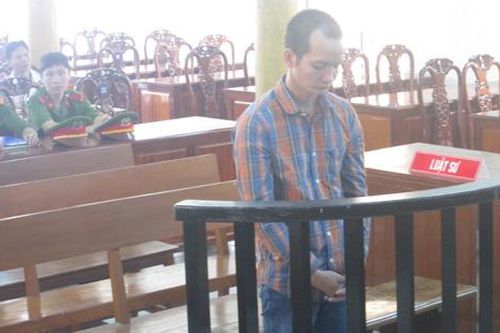 Lãnh án 12 năm tù vì 'nghỉ trọ' cùng bé gái 11 tuổi