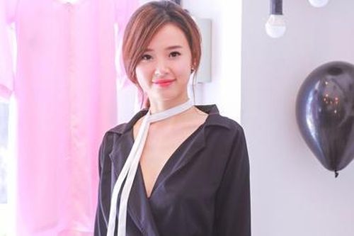 Mốt khăn lụa được sao Việt lăng xê cho mùa thu