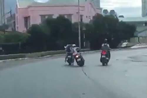 Tên cướp đâm thiếu nữ ngã gục giữa phố Hà Nội
