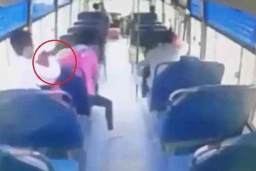 Cảnh giác với thủ đoạn móc túi trên xe buýt ở Biên Hòa