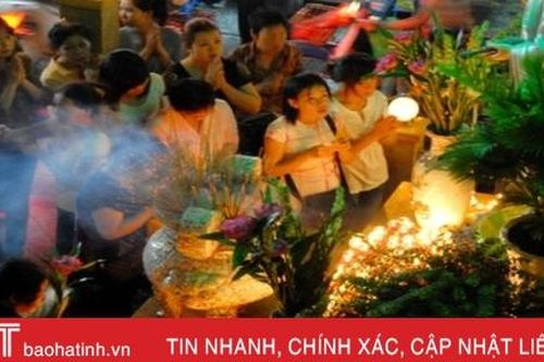 Cúng rằm tháng 7 đúng cách để khỏi rước 'vong' vào nhà