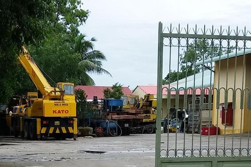 Đang sửa xe, chủ gara ôtô bị điện giật chết