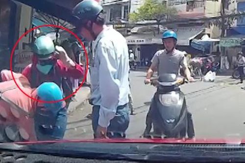 Nữ 'Ninja' đi bộ sang đường bị ôtô tông