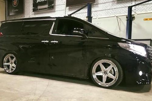 'Chuyên cơ mặt đất' Toyota Alphard độ VIP, biển khủng tại VN