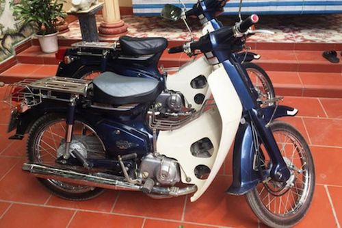 Cặp đôi Honda Cub 82 hàng độc 'còn zin' tại Hà Nội