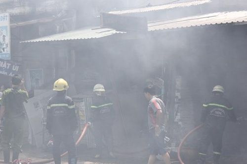 TP.HCM: Cháy lớn tại Phan Huy Ích, toàn bộ cửa hàng bị thiêu rụi