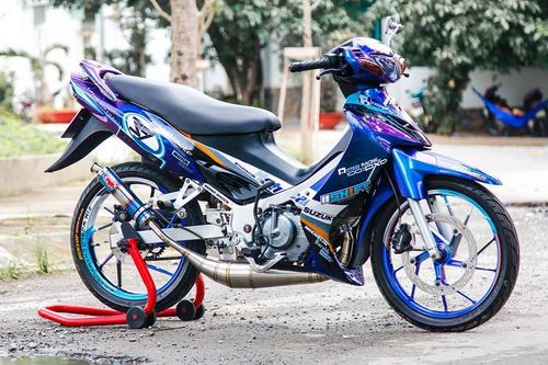 Xe 2 thì Suzuki Satria màu độc của biker Lâm Đồng