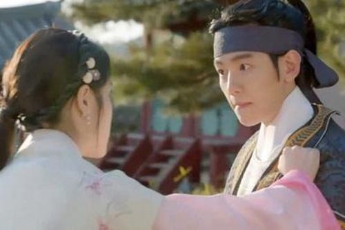 IU và Baekhyun bị chê diễn dở trong 'Bộ bộ kinh tâm xứ Hàn'