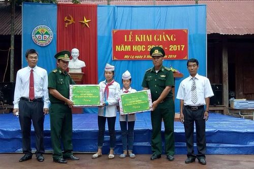 BĐBP Nghệ An trao 97 suất học bổng cho học sinh nghèo vượt khó, học giỏi