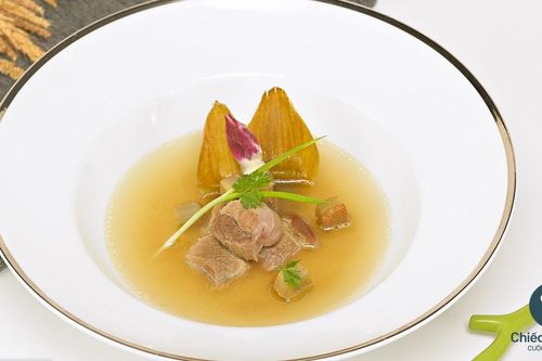 Chiếc thìa vàng: Làm giò heo hầm bông atiso