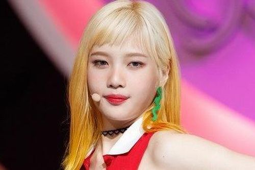 Thành viên Red Velvet nhịn đau để quảng bá hit mới