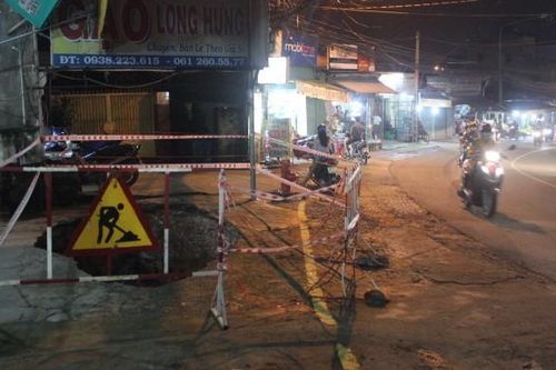 'Hố tử thần' dài 4m xuất hiện ở Biên Hòa