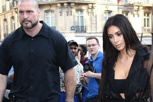 Kim Kardashian chi 100.000 USD để thuê 30 vệ sĩ