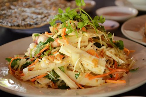 Thưởng thức món gỏi lạ độc nhất vô nhị của Việt Nam