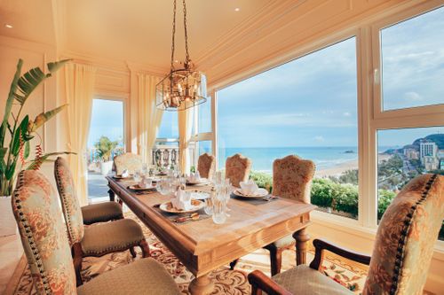 Cận cảnh penthouse triệu đô của hoa hậu Hà Kiều Anh