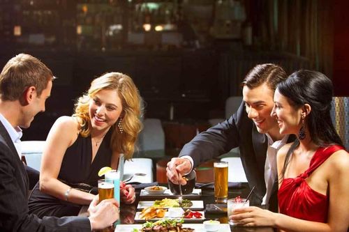 Ngày 20-10, đàn ông nên làm gì để tặng mẹ, vợ, bạn gái?