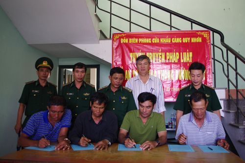 BĐBP Bình Định: Tuyên truyền đảm bảo an toàn trên các phương tiện chở khách du lịch