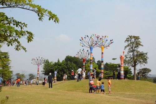 Ngắm 5 tác phẩm điêu khắc khổng lồ tại 'Art in the forest 2016'