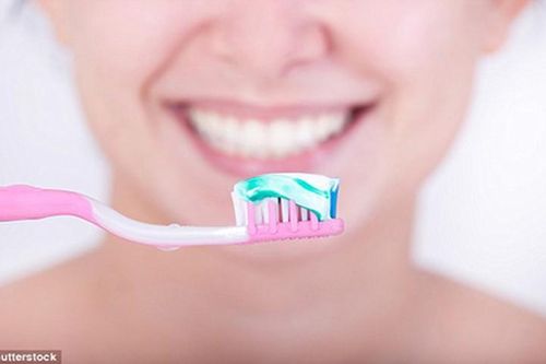 Nha sĩ bật mí cách chọn kem đánh răng an toàn