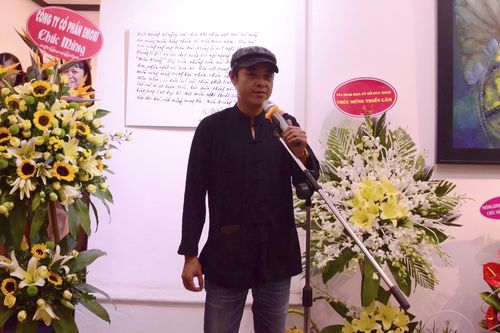 Triển lãm tranh 'Miền A Sáng' của họa sĩ người Tày