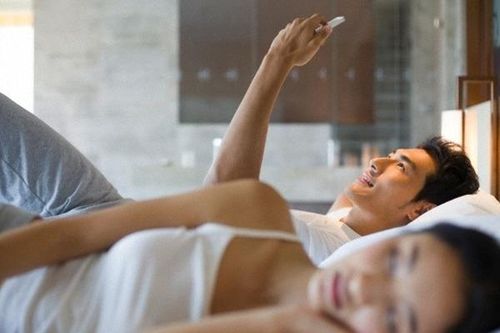 Lý giải 'hiện tượng' đàn ông cặp bồ nhưng không muốn bỏ vợ