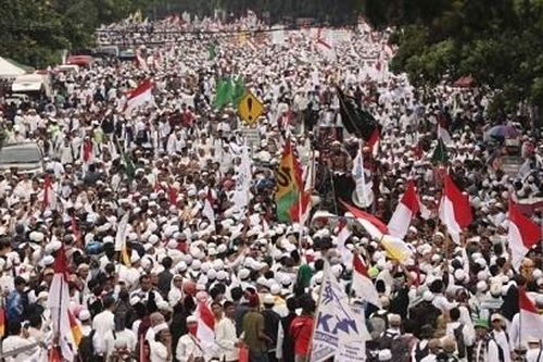 Biểu tình dữ dội, đòi thị trưởng Jakarta từ chức