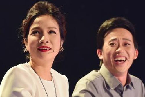 Hoài Linh cười nghiêng ngả khi Lê Giang hát cải lương