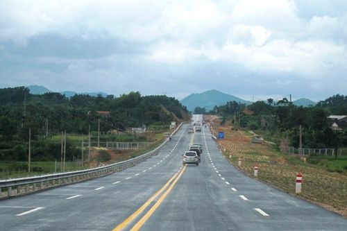Đường cao tốc đoạn Yên Bái-Lào Cai sẽ được mở rộng lên 4 làn xe
