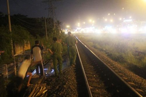 Không nghe thấy tiếng còi, bị tàu hỏa tông chết thảm