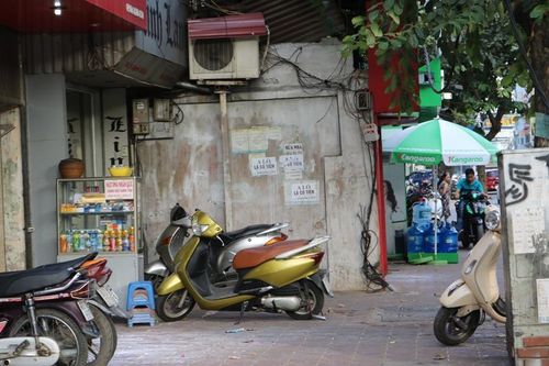 Những ngôi nhà không thẳng hàng trên nhiều tuyến phố Hà Nội