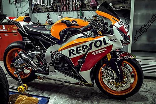 Cận cảnh siêu môtô Honda CBR1000RR độ 'khủng' tại VN
