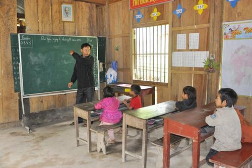 Gieo chữ, trồng người nơi non cao