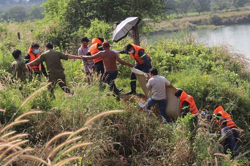 Một tháng phát hiện 4 thi thể ở hồ đá làng đại học