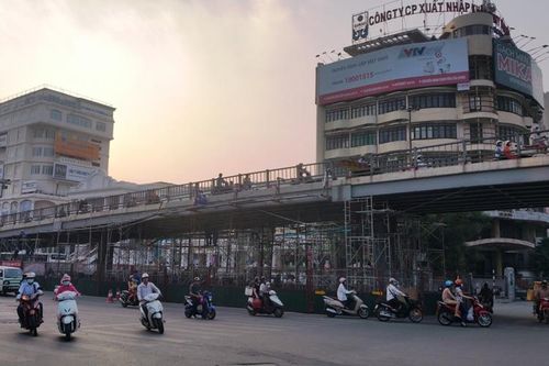 Hà Nội: Phân luồng giao thông phục vụ thi công nút giao Láng Hạ - Thái Hà