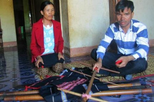 Lay lắt nghề dệt thổ cẩm người Jrai