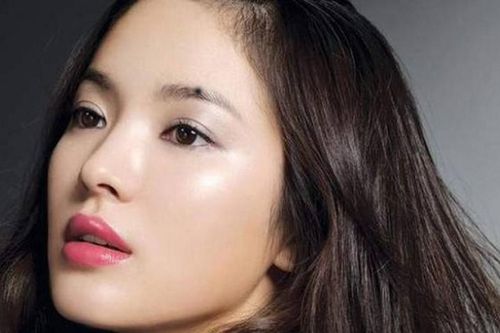 Đoán chuẩn thành công của chồng qua 6 nốt ruồi trên mặt vợ