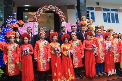 Đám cưới tập thể cho 5 cặp công nhân tại Đà Nẵng trong mùa lũ