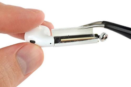 AirPods của Apple vừa ra mắt bị chấm 0 điểm