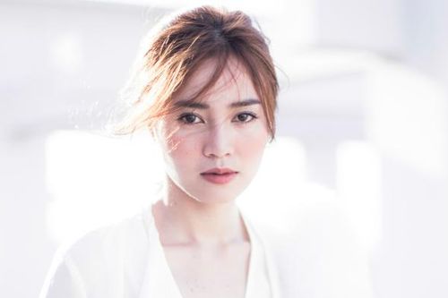 Ninh Dương Lan Ngọc đẹp mong manh đến mê hồn trong bộ ảnh đón Giáng sinh