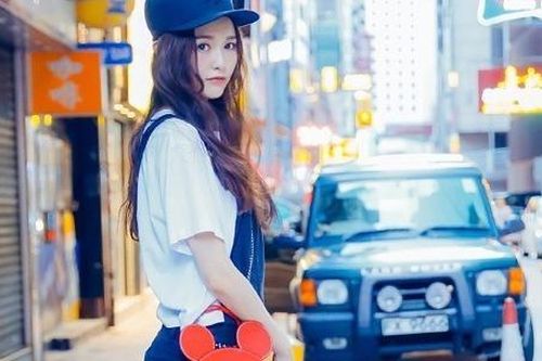 Mỹ nhân Hoa ngữ sành điệu với quần yếm