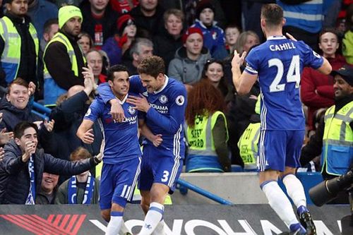 Chelsea thắng '3 sao', cô đơn trên đỉnh bảng