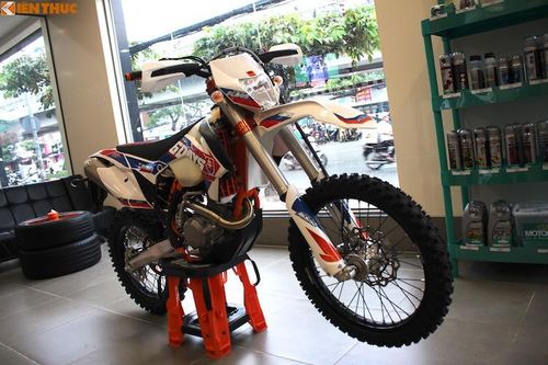 Soi 'cào cào' KTM 450 EXC-F Six Days tại Hà Nội