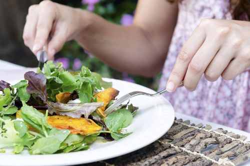 Mỗi ngày ăn bao nhiêu rau quả để đủ vitamin?