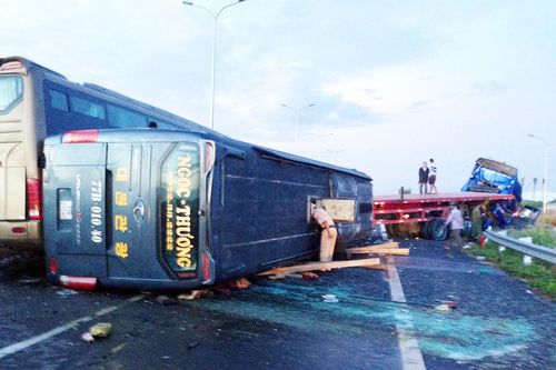 Tai nạn trên cao tốc, một người chết, 17 người bị thương