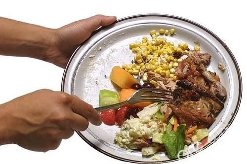 Những nguy cơ có thể xảy ra khi dùng thức ăn thừa
